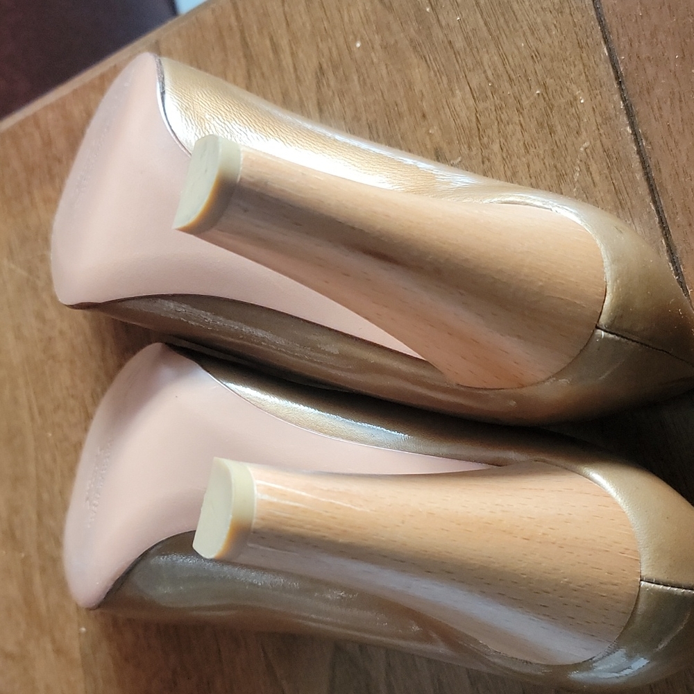 Shoes - Picture 4 of 11